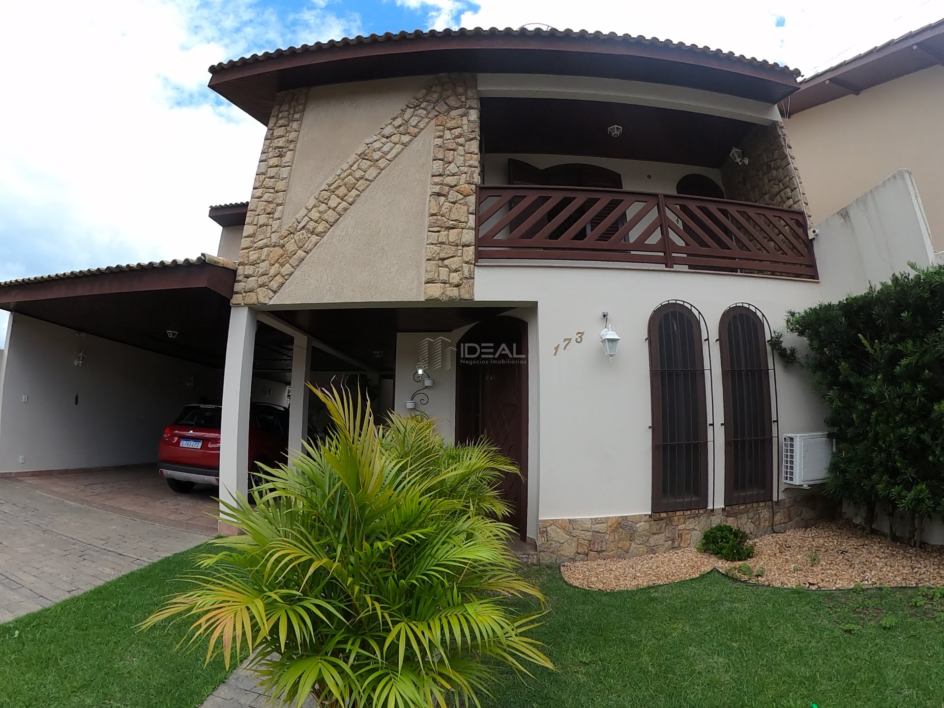 Casa Duplex à venda no Joquei em Campos dos Goytacazes Rj
