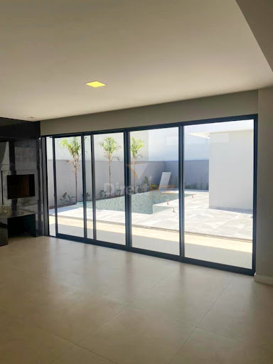 Casa térrea de esquina com amplo terreno no Condomínio Porto Madeiro em Foz do Iguaçu