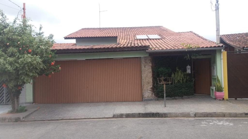 Casa à venda com 5 quartos, 3 banheiros, 5 vagas e 240m² no Center Ville, Arujá — foto principal