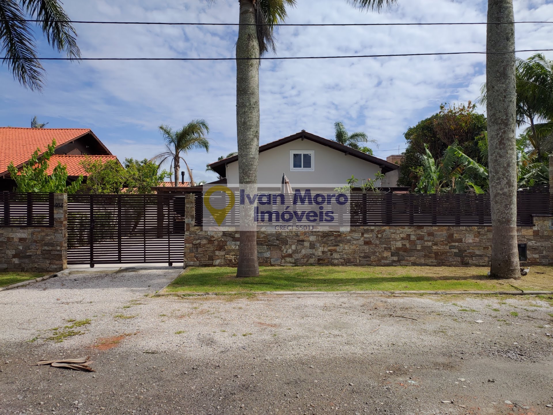 Casa para alugar com 4 quartos, 1 suíte, 4 vagas e 250m² no Daniela, Florianópolis (SC) — foto 2 de 30