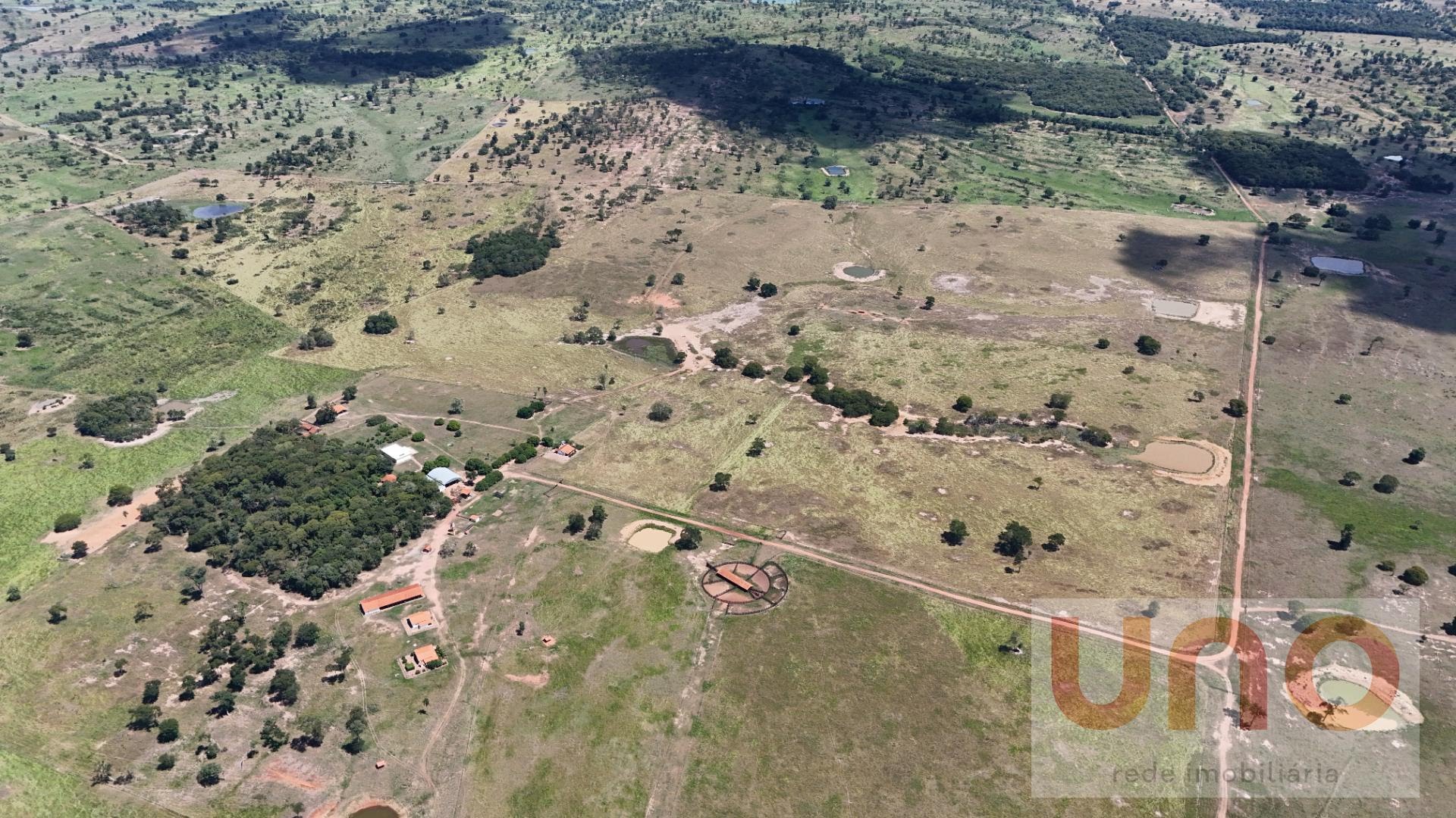 Entrada da Fazenda a direita