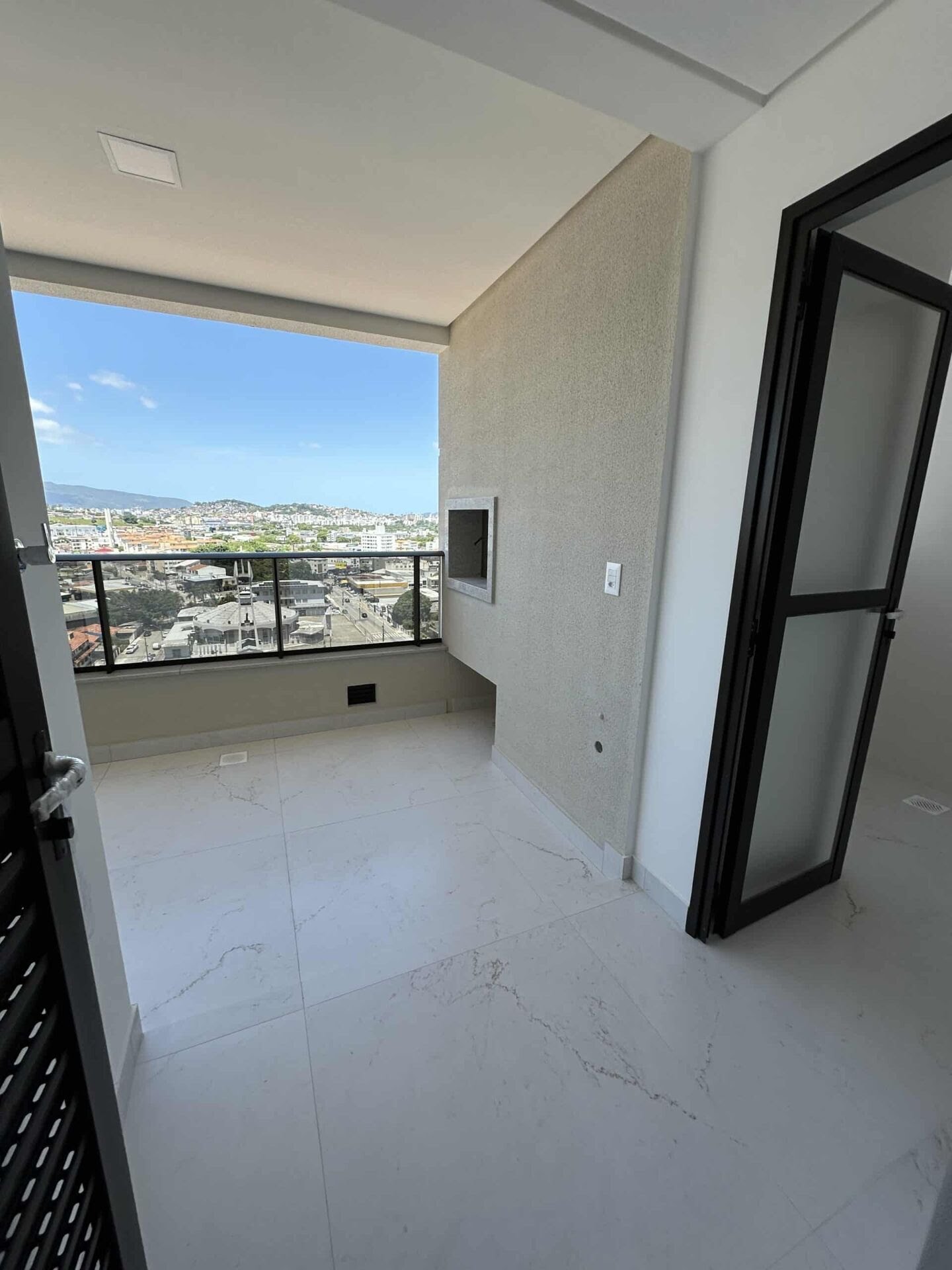 Apartamento à venda com 2 quartos, 1 suíte, 1 vaga e 89m² no Campinas, São José (SC) — foto 3 de 24