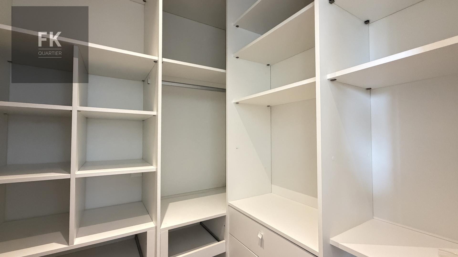 Casa à venda com 5 quartos, 5 suítes, 4 vagas e 350m² no Alphaville Residencial Dois, Barueri (SP) — foto 26 de 30