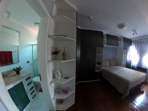 Apartamento com três quartos à venda no Centro de Campos dos Goytacazes, RJ. 