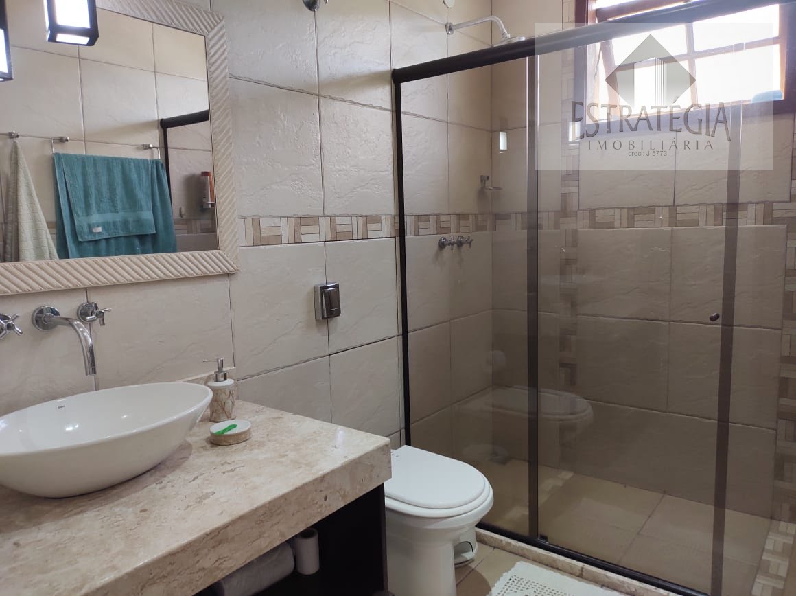 Casa à venda com 3 quartos, 2 suítes, 4 vagas e 181m² no Quitandinha, Petrópolis (RJ) — foto 7 de 10
