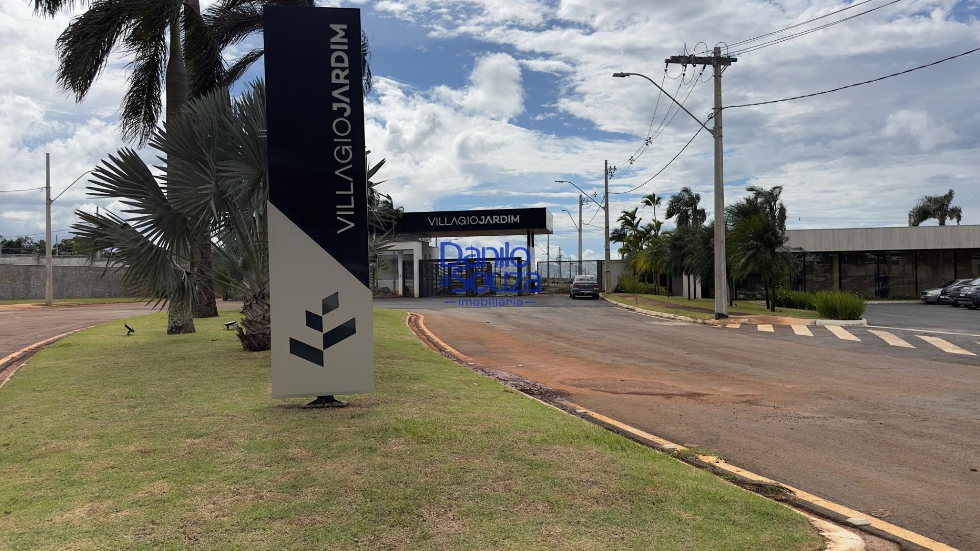 Terreno à venda com 418m² de terreno no Condomínio Villagio Jardim, Araxá — foto principal
