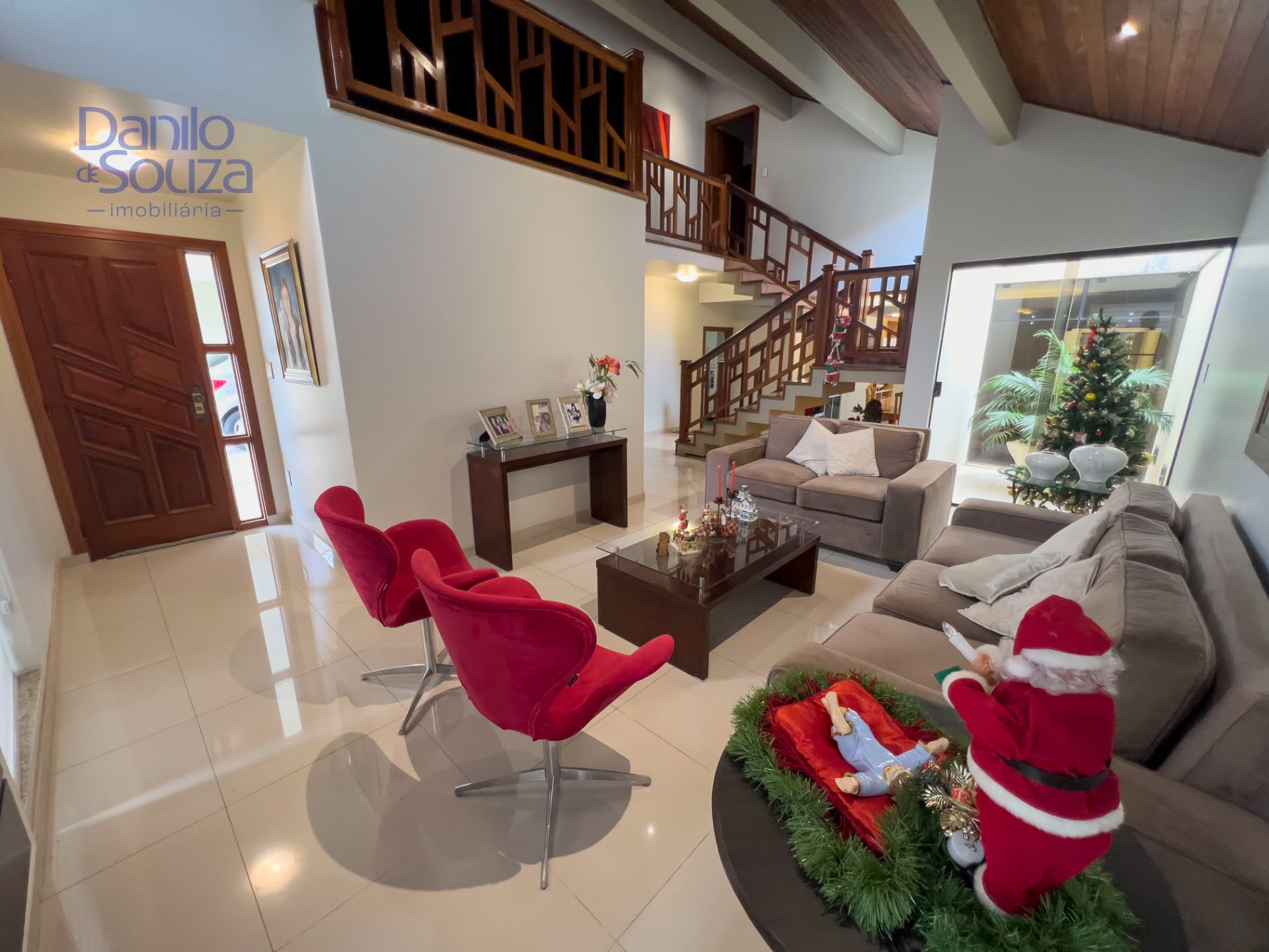 Casa à venda com 4 quartos, 2 banheiros, 4 vagas e 576m² no Centro, Araxá — foto principal