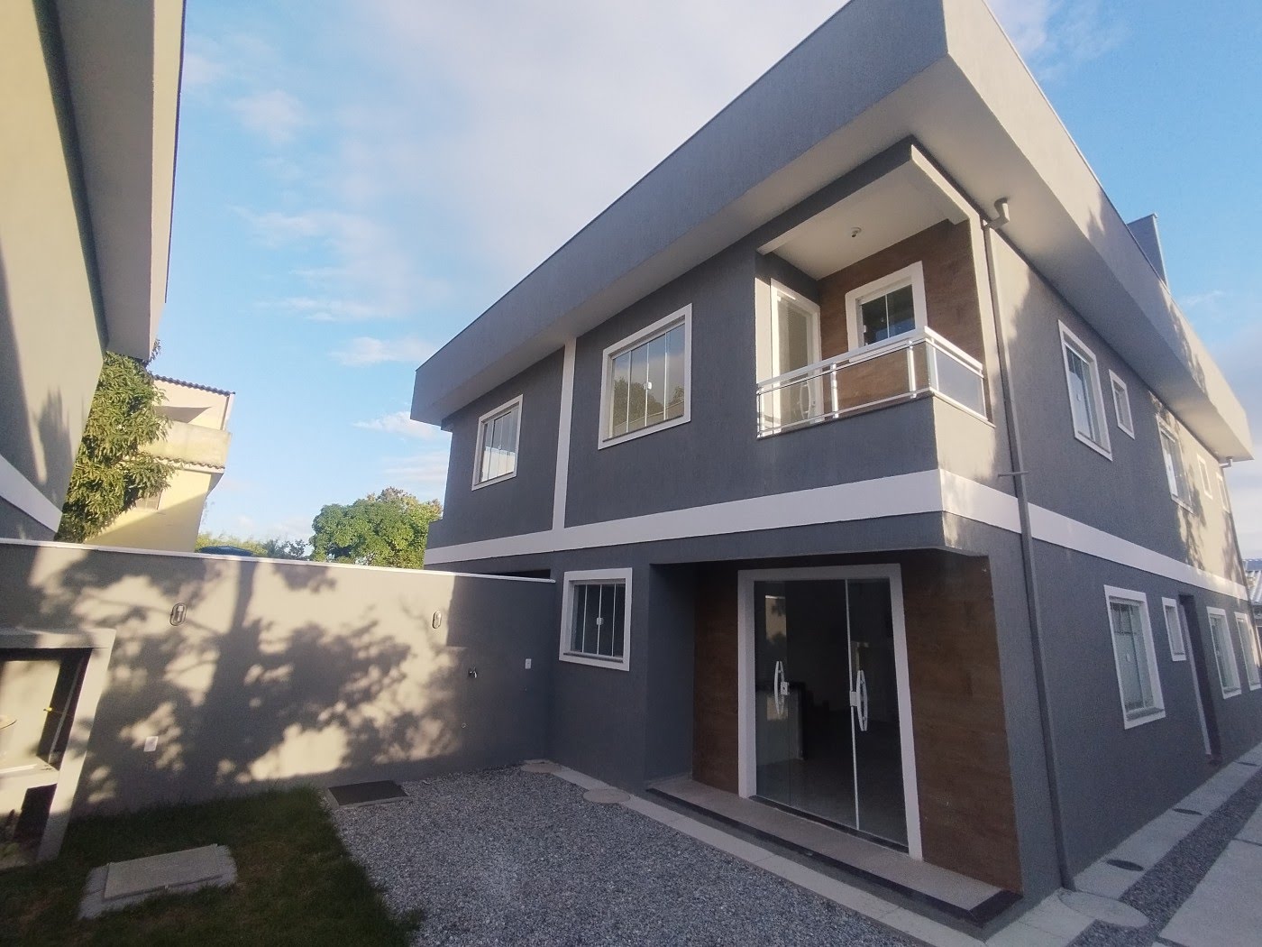 Casa à venda com 2 quartos, 3 banheiros, 1 vaga e 100m² no Enseada das Gaivotas, Rio das Ostras — foto principal