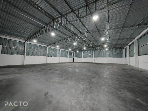 Descubra uma excelente oportunidade para o seu negócio em Cidade Alta, Araranguá! Este pavilhão comercial oferece 720m² de área útil, ideal para empresas que buscam espaço, versatilidade e uma localiz