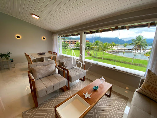     Viva ao Lado do Hotel Fasano no Porto Frade, Angra dos Reis-RJ.