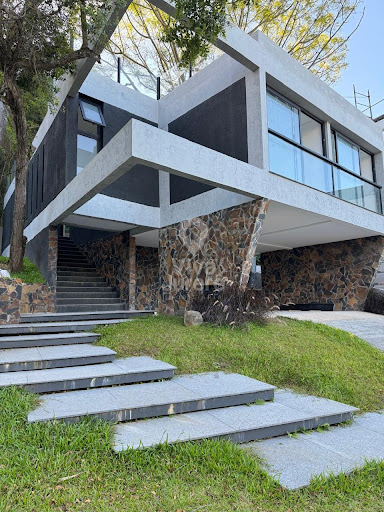Casa em Canasvieiras  -  Florianópolis