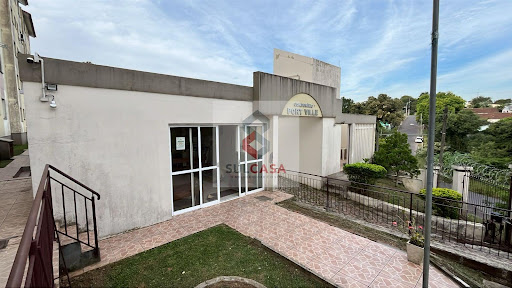 Apartamento com 2 dormitórios, porcelanato em todo o apartamento, sala, cozinha, lavanderia e vaga de garagem coberta. Salão de festas com churrasqueira.