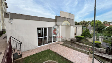 Apartamento com 2 dormitórios, porcelanato em todo o apartamento, sala, cozinha, lavanderia e vaga de garagem coberta. Salão de festas com churrasqueira.