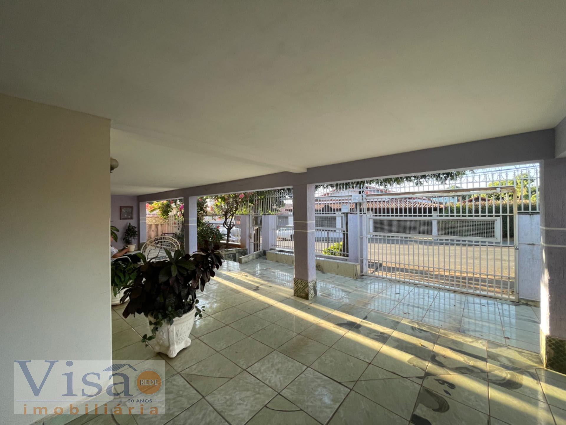 Casa à venda com 4 quartos, 3 banheiros, 3 vagas e 200m² no Bairro Vila Mariana, Paracatu — foto principal