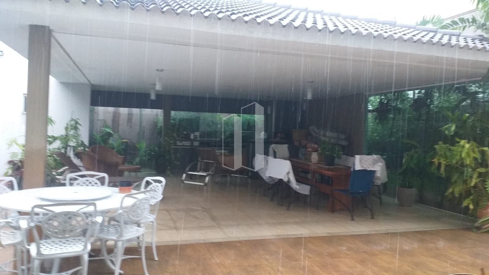 Casa à venda com 4 quartos, 4 suítes, 4 vagas e 400m² no Residencial Granville, Goiânia (GO) — foto 16 de 18