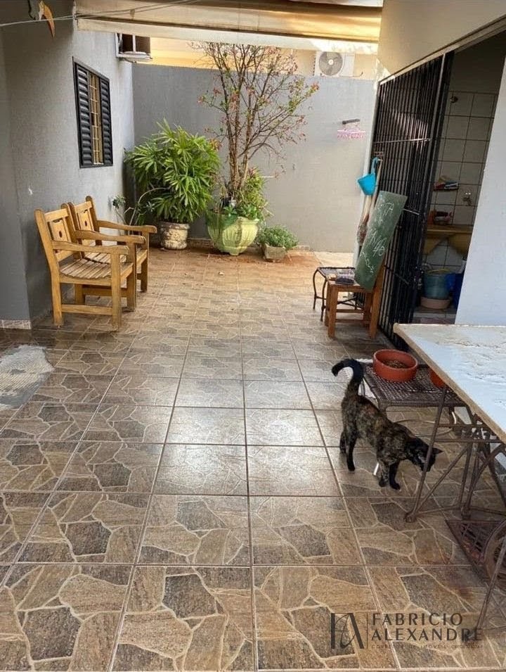 Casa à venda com 3 quartos, 1 suíte, 4 vagas e 250m² no Jardim Tarraf II, São José do Rio Preto (SP) — foto 3 de 17