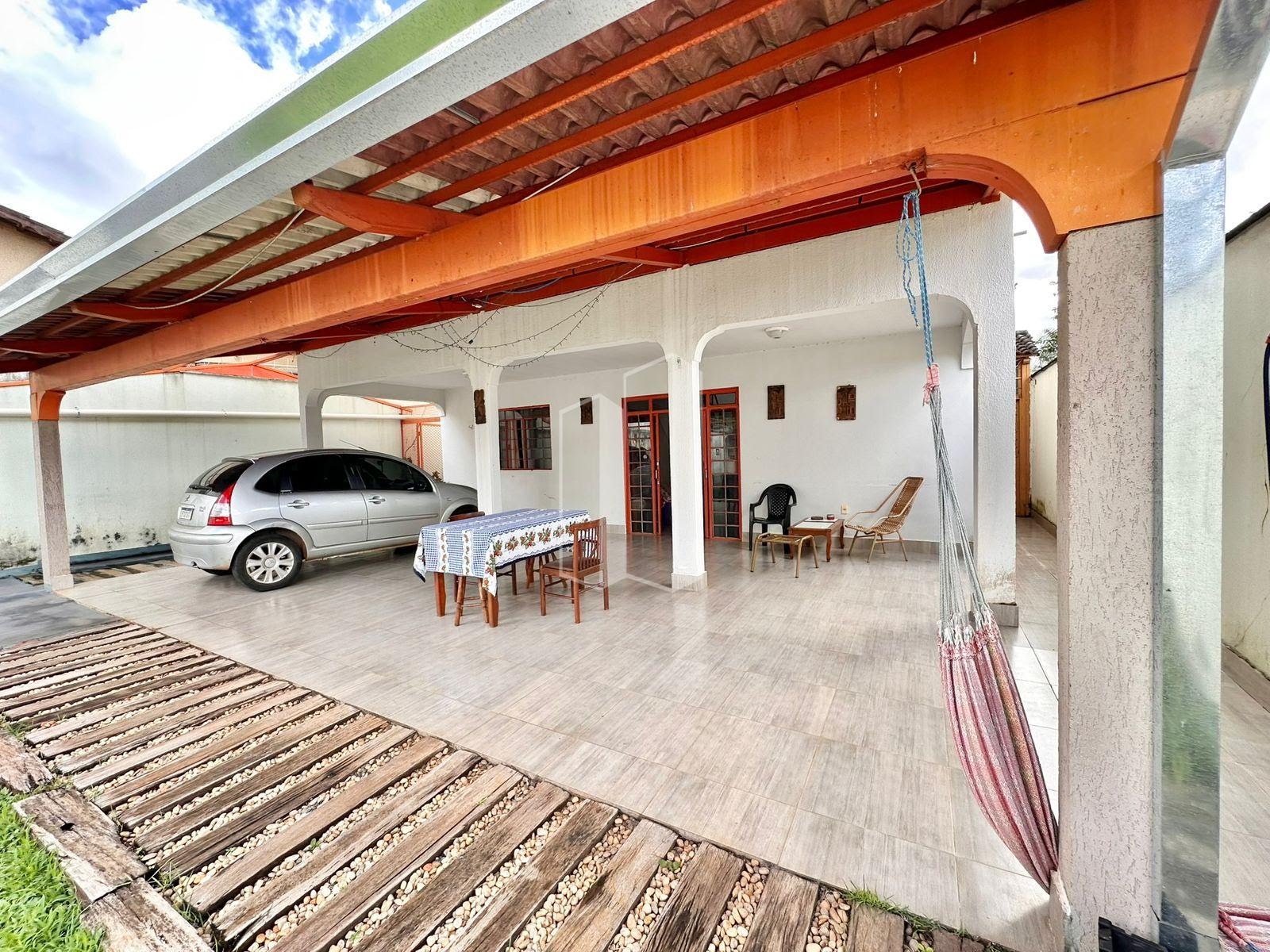 Casa à venda com 3 quartos, 2 suítes, 6 vagas e 273m² no Residencial Guarema, Goiânia (GO) — foto 2 de 23