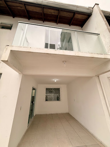 Sobrado em Bairro Areias  -  Camboriú