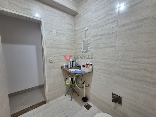 Apartamento à Venda em Copacabana RJ, 2 Quartos, 75m²