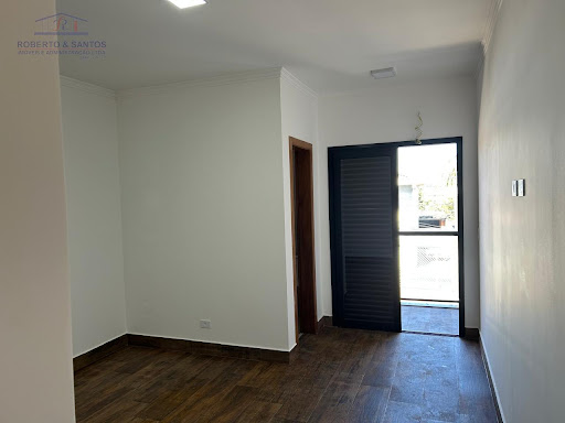 Dormitório 01 com sacada e suíte