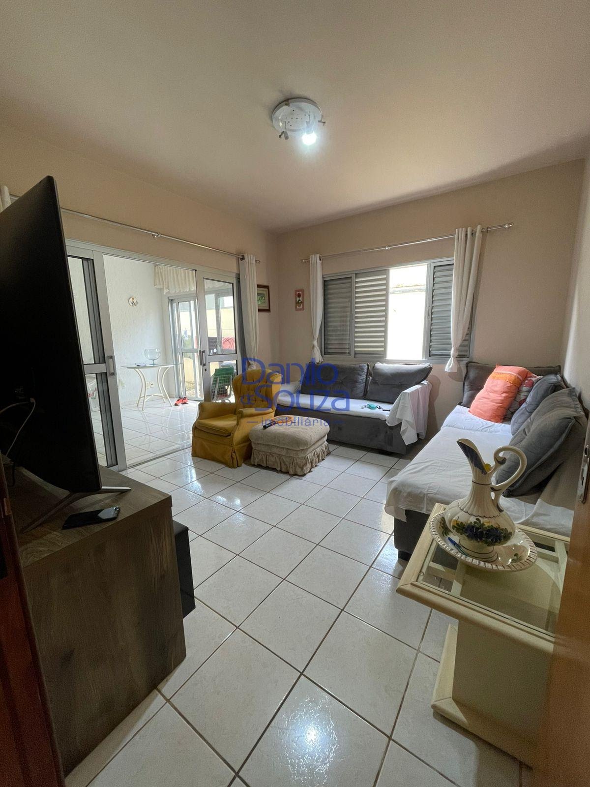 Casa à venda com 4 quartos, 1 suíte, 4 vagas e 246m² no Veredas da Cidade, Araxá (MG) — foto 4 de 12