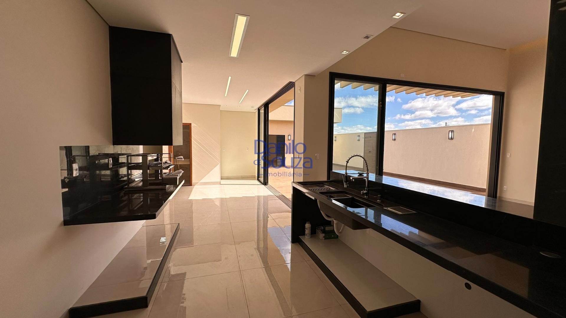 Casa à venda com 3 suítes, 4 vagas e 360m² no Villagio Park, Araxá (MG) — foto 6 de 18