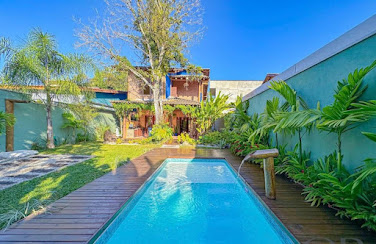 Casa de 3 quartos e piscina perto da orla no Perequê Açu