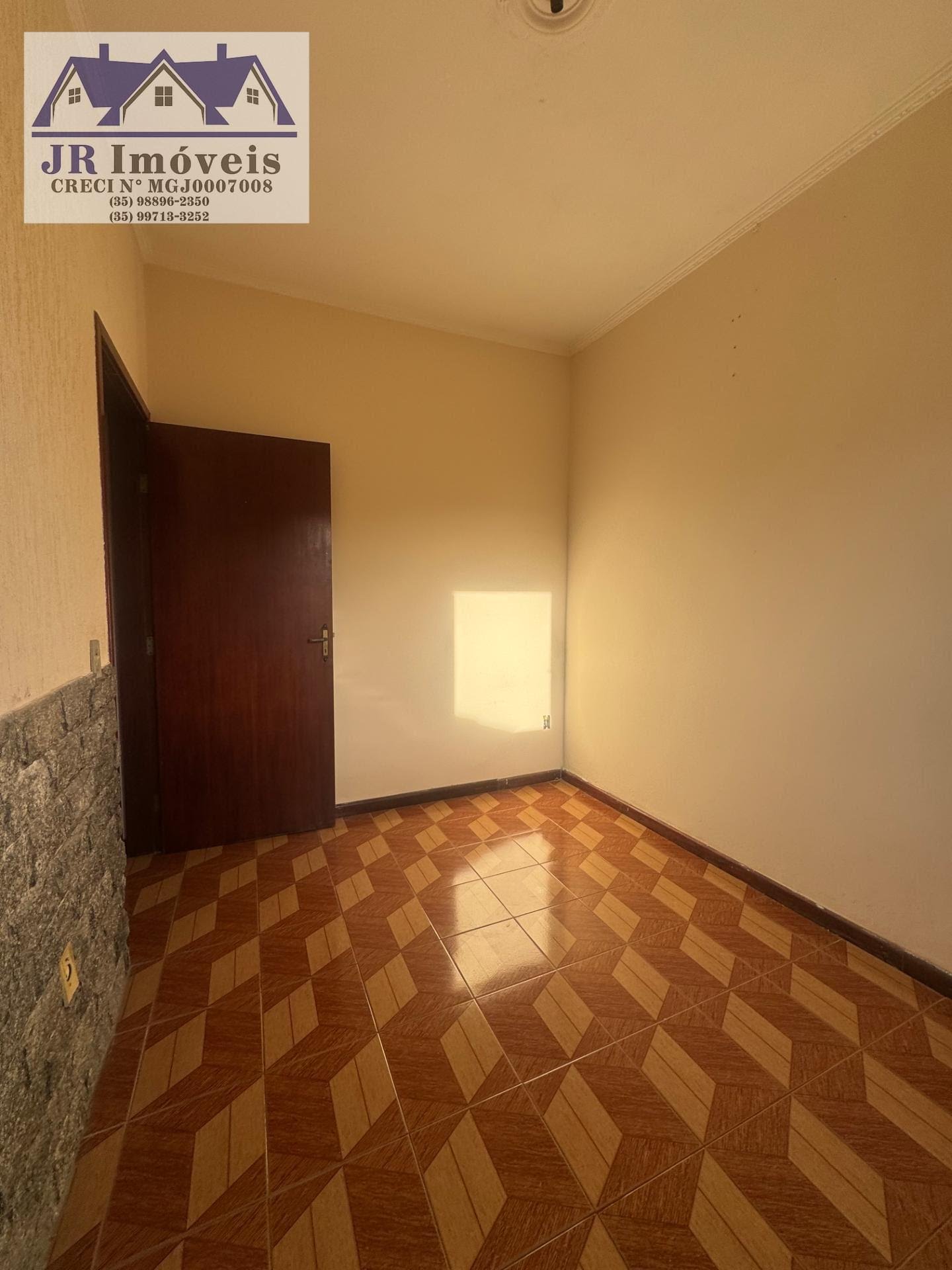 Casa à venda com 2 quartos, 1 banheiro, 2 vagas e 137m² no Bairro Santa Barbara, Piranguinho (MG) — foto 3 de 15