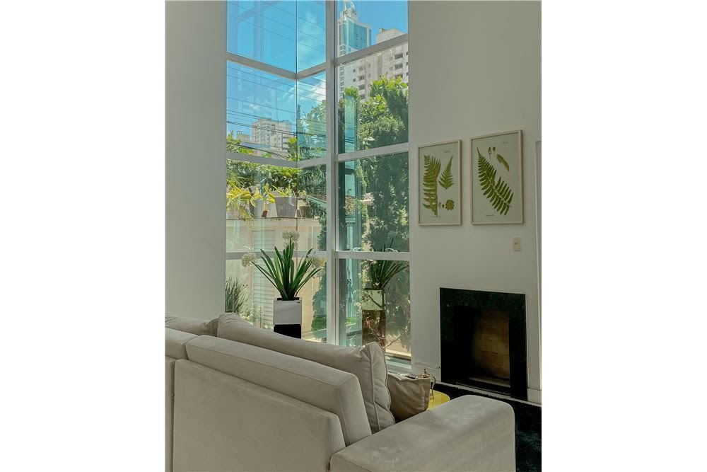 Casa à venda com 4 quartos, 5 banheiros, 2 vagas e 284m² no Centro, Balneário Camboriú (SC) — foto 4 de 30