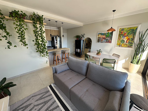 Apartamento mobiliado de 2 dormitórios no Centro de Ubatuba