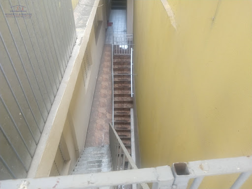 Escadas de acesso a casa de baixo