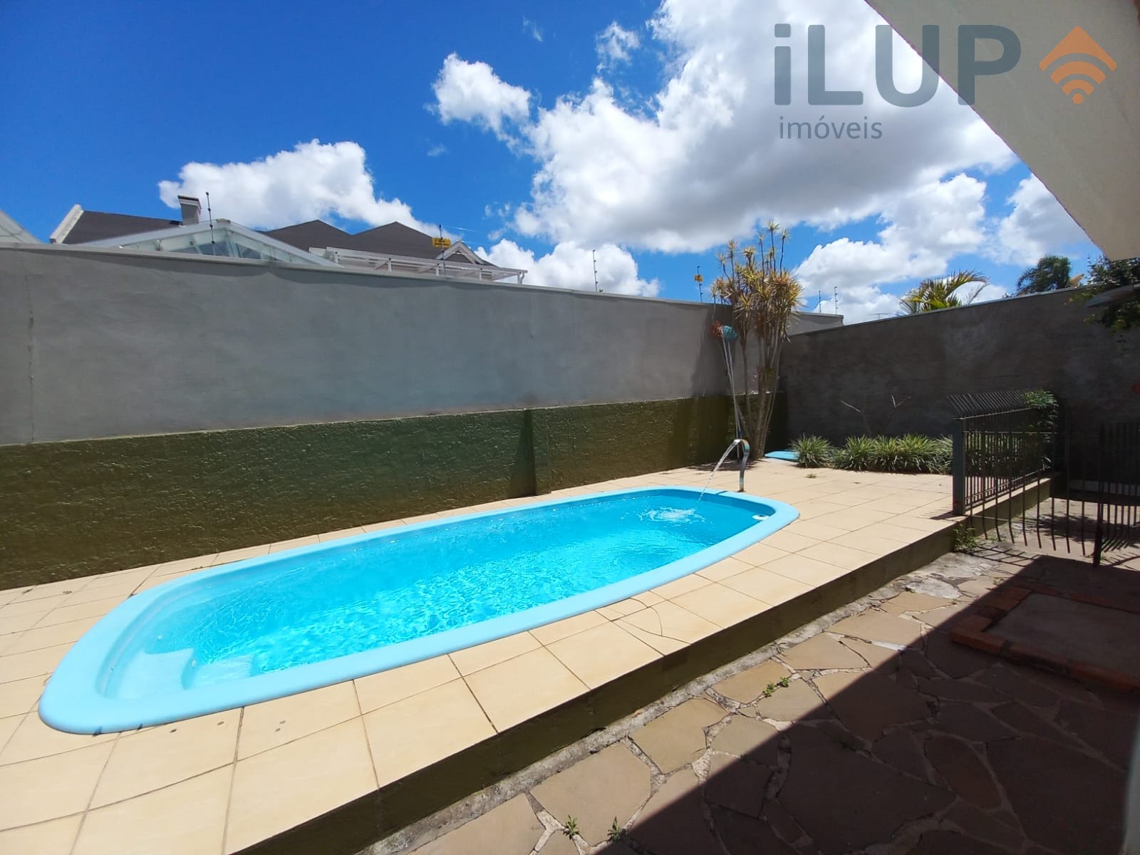 Pátio com piscina 
