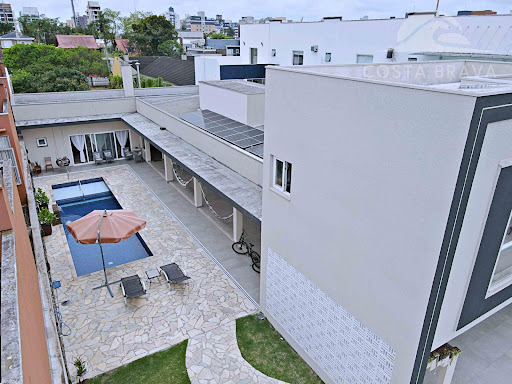 Imóvel a 5 Quadras do Mar em Caiobá com 5 Suítes, 284m²