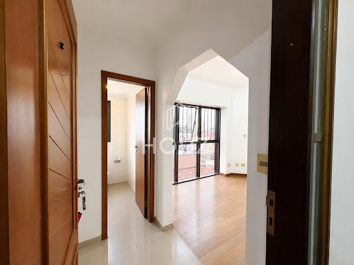 Hall de entrada com Lavabo e vista sacada