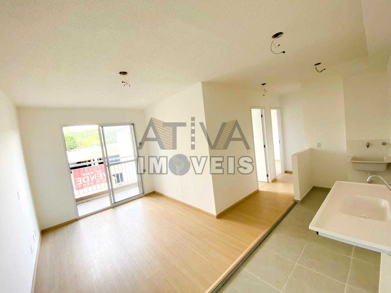 Living/sala estar social e cozinha