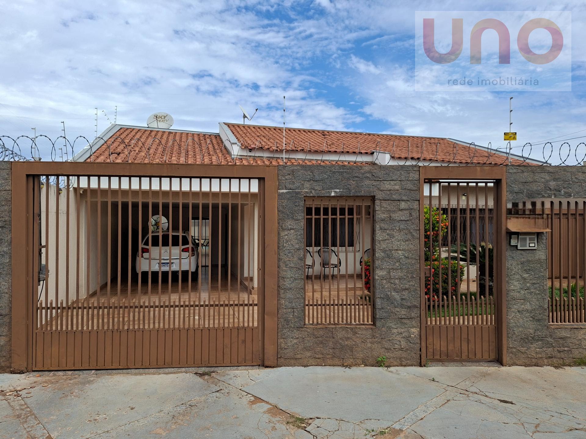 Comercial para alugar com 3 banheiros, 6 vagas e 200m² no Vila Alba, Campo Grande — foto principal