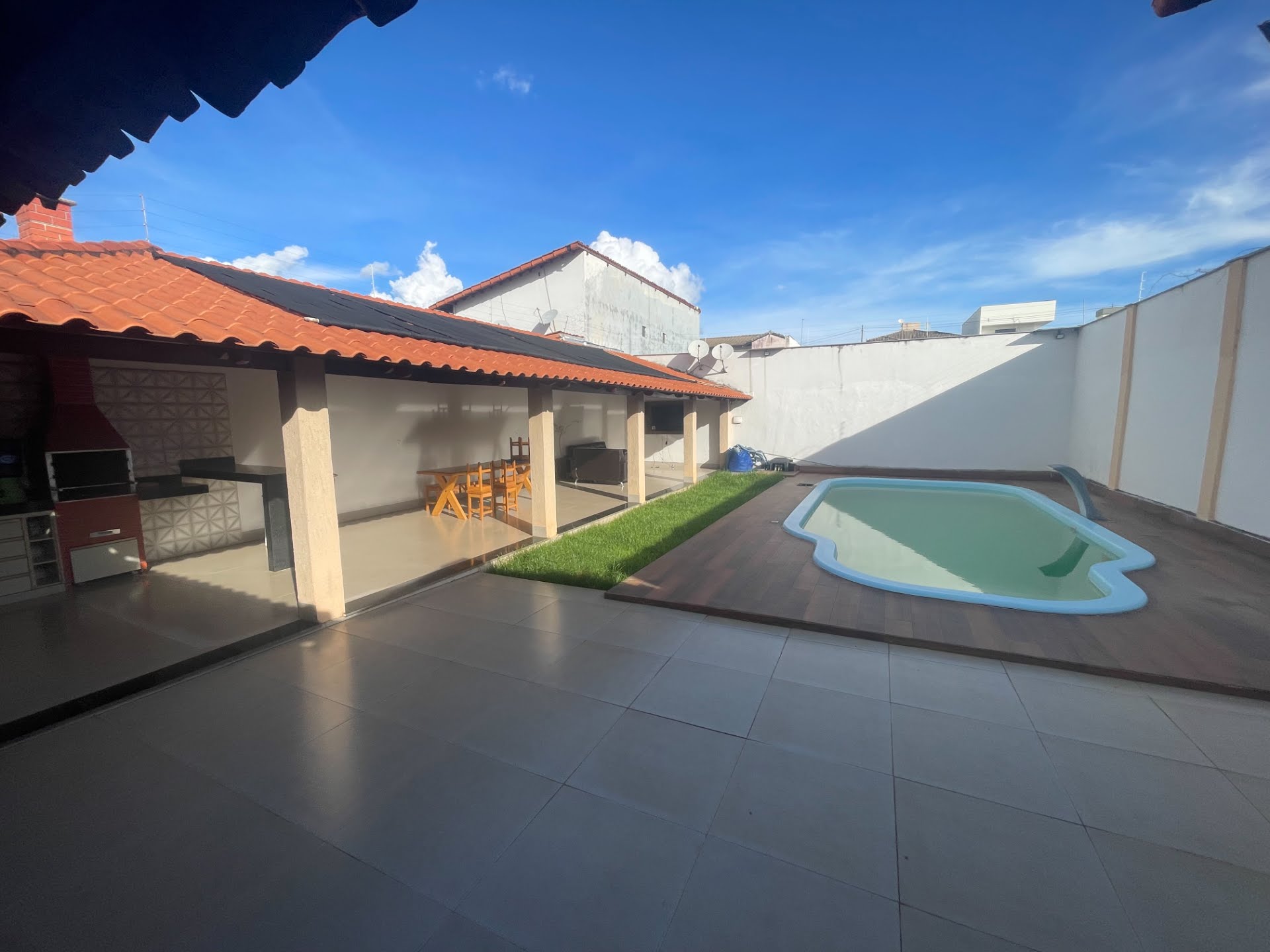 Casa à venda com 3 quartos, 2 banheiros, 3 vagas e 200m² no Cidade Nova, Paracatu — foto principal