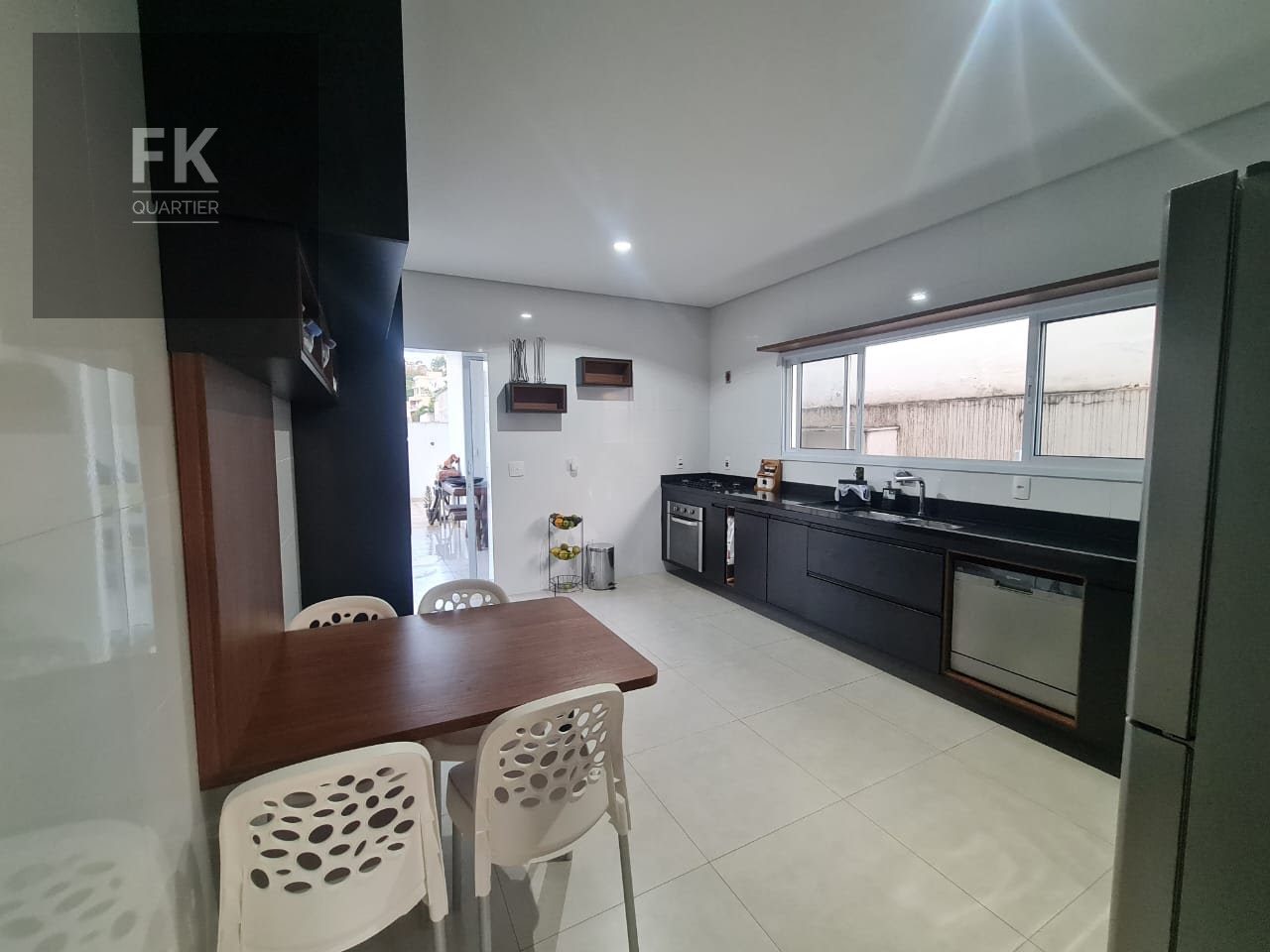 Casa à venda com 3 quartos, 3 suítes, 4 vagas e 266m² no Suru, Santana de Parnaíba (SP) — foto 10 de 26