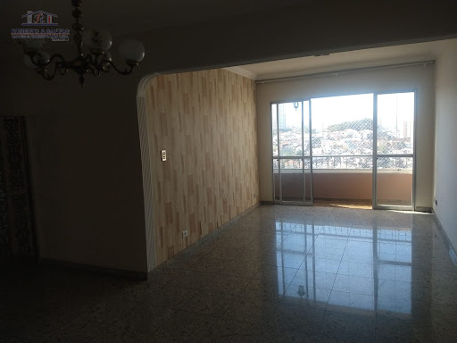 Sala com piso de granito