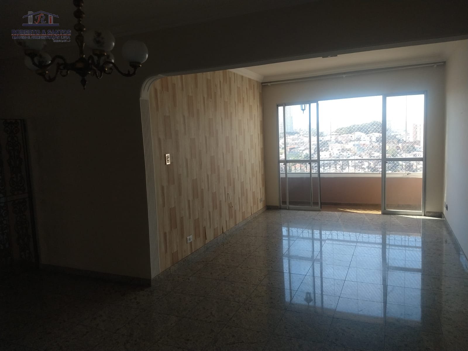 Sala com piso de granito