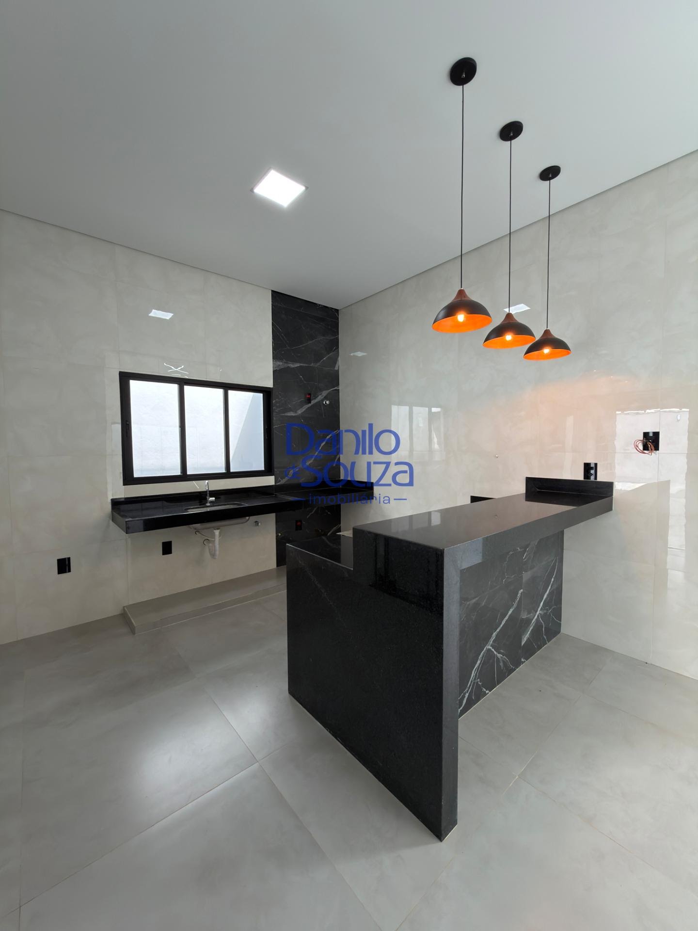 Casa à venda com 3 quartos, 1 suíte, 2 vagas e 175m² no Jardim Europa V, Araxá (MG) — foto 2 de 15