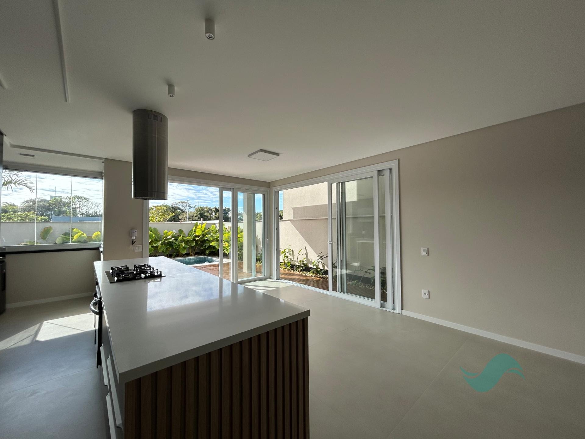 Cozinha integrada com a sala na lagoa da Conceição 