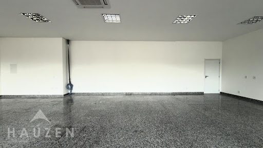 Loja/Sala comercial em Lagos de Santa Helena - Bragança Paulista, SP