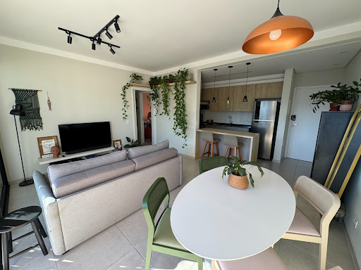 Apartamento mobiliado de 2 dormitórios no Centro de Ubatuba