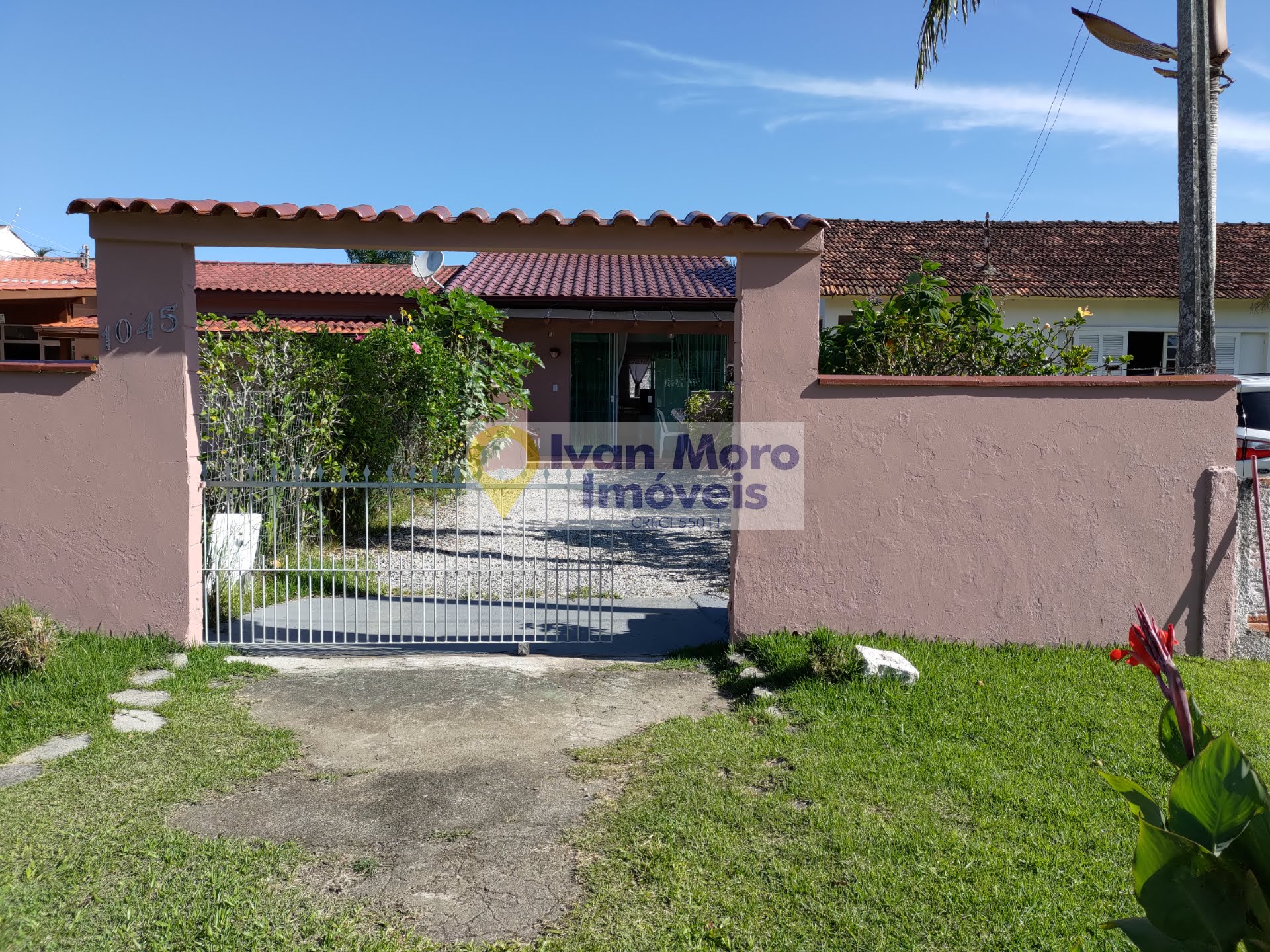 Casa para alugar com 1 banheiro, 1 vaga e 25m² no Daniela, Florianópolis — foto principal