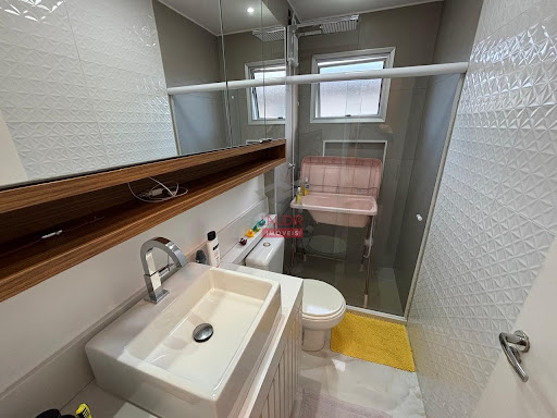 Casa à Venda em Morada de Laranjeiras - 3 Dormitórios, R$950k