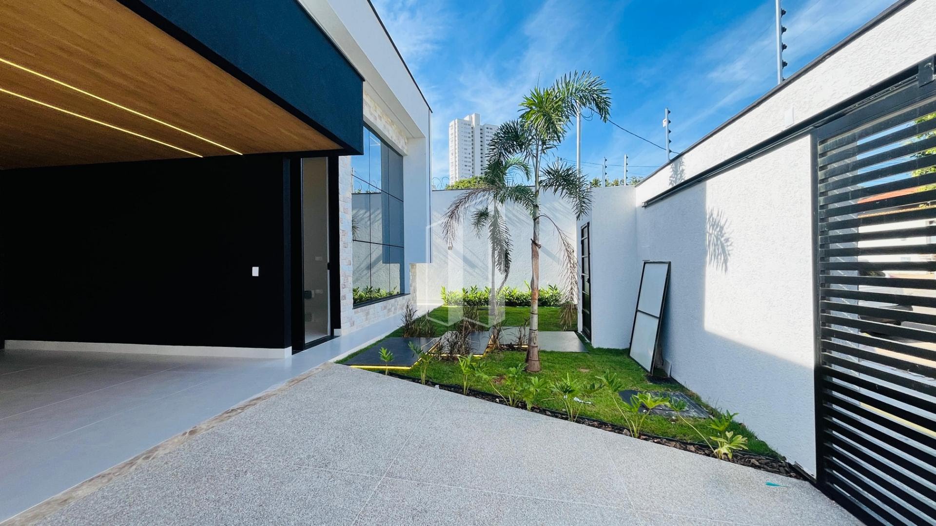 Casa à venda com 4 quartos, 5 banheiros, 2 vagas e 236m² no Jardim Atlatico, Goiânia — foto principal