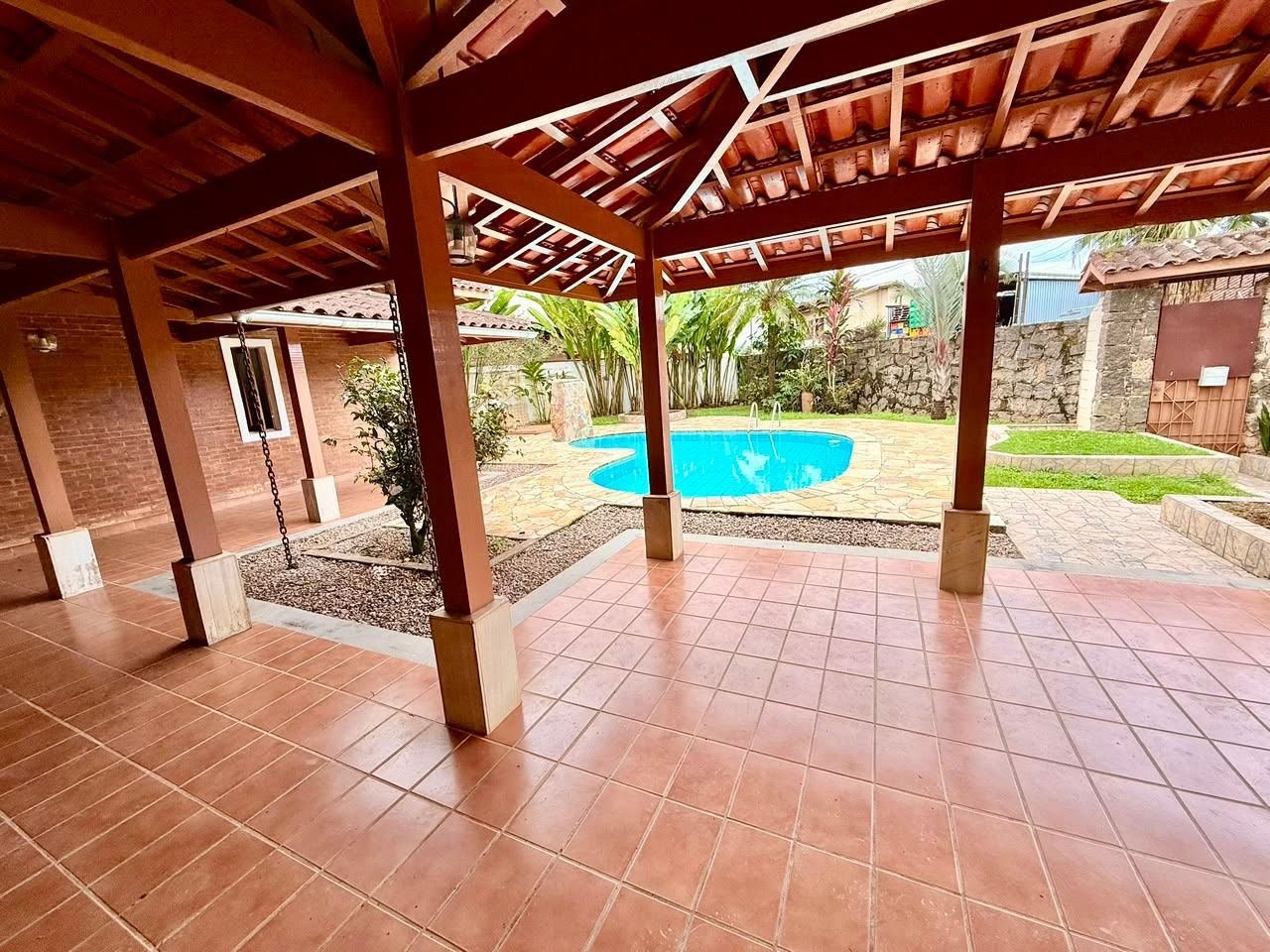 Casa à venda com 3 quartos, 3 banheiros, 4 vagas e 900m² no Jardim Carolina, Ubatuba (SP) — foto 16 de 17