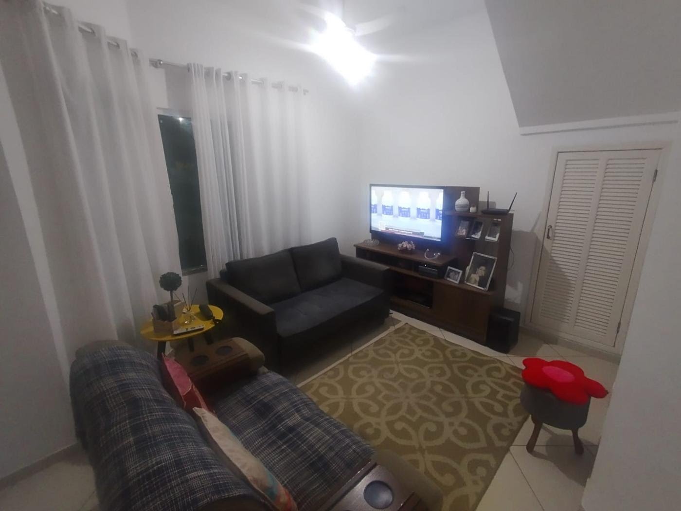 Casa à venda com 3 quartos, 2 suítes, 3 vagas e 210m² no Extensão Serramar, Rio das Ostras (RJ) — foto 3 de 8