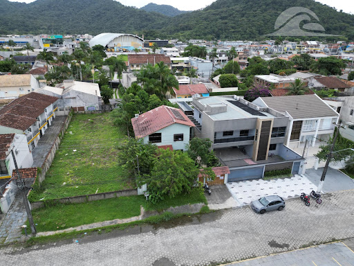 Caiobá: Sobrado 159m² de Conforto e Praticidade Ideal